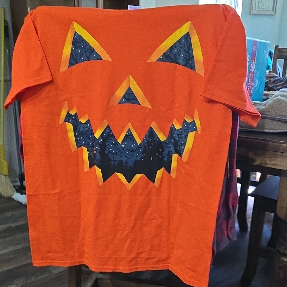 Halloween NWT Scarey Graphic Pumpkin Tee 0113